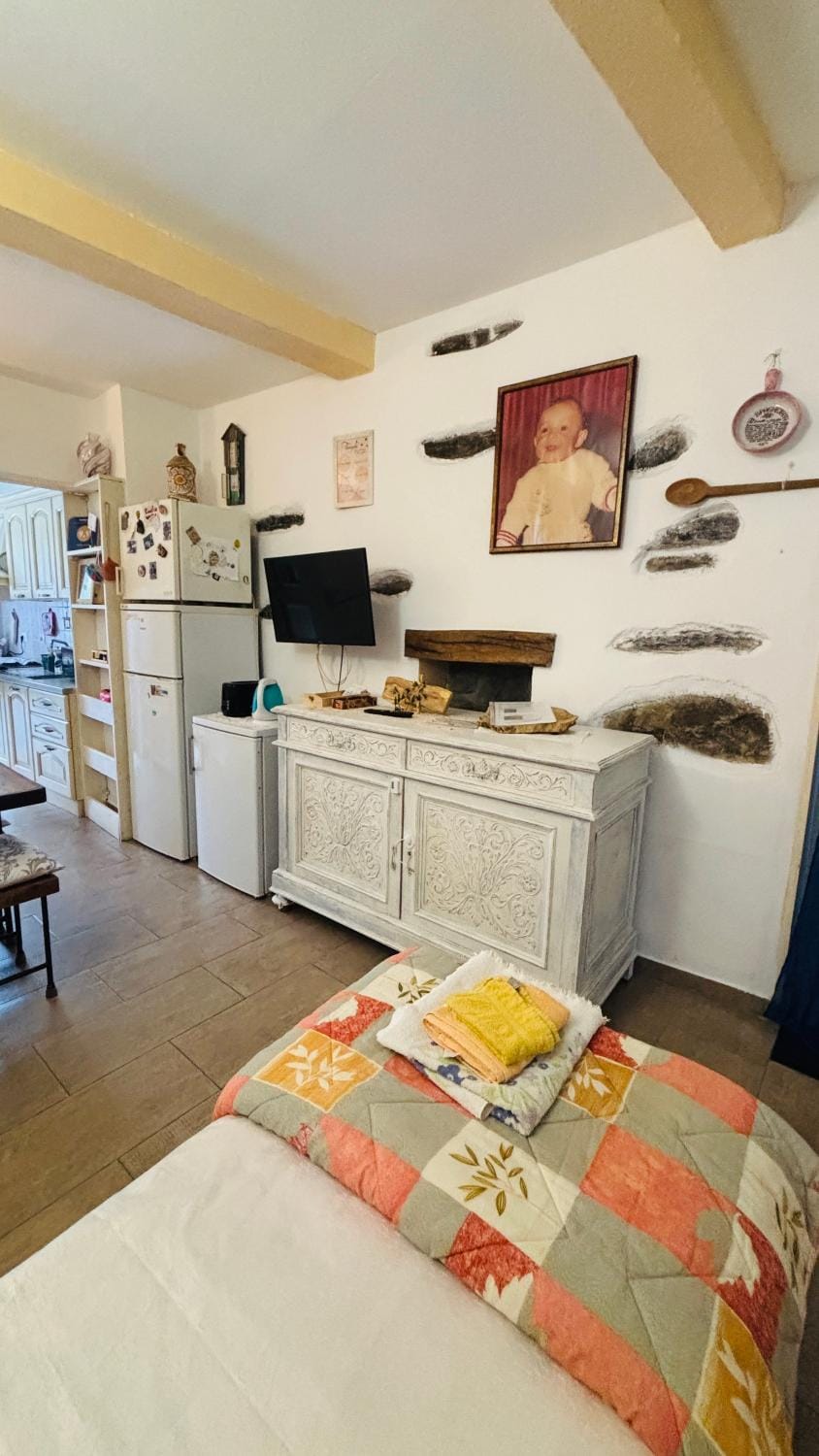 Bed, Kitchen or kitchenette, Dining area