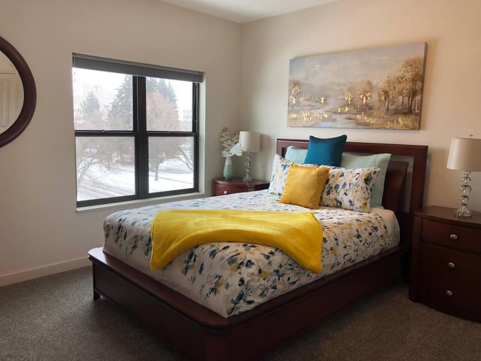 Modern Apt #302 - a Block from St. Pat's Hospital Apartment in Missoula