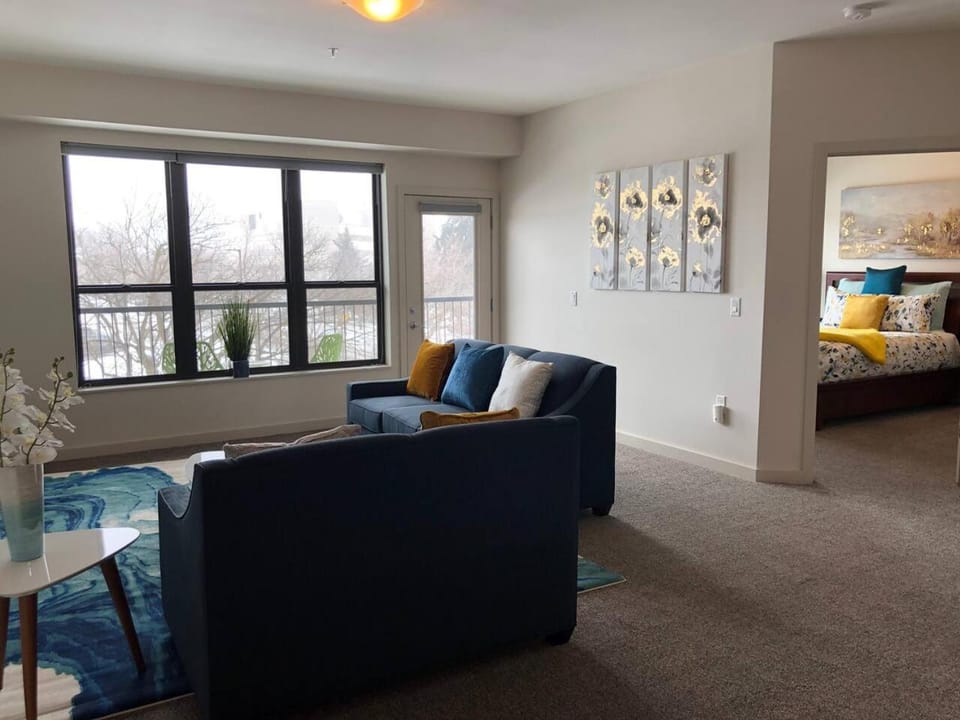 Modern Apt #302 - a Block from St. Pat's Hospital Apartment in Missoula