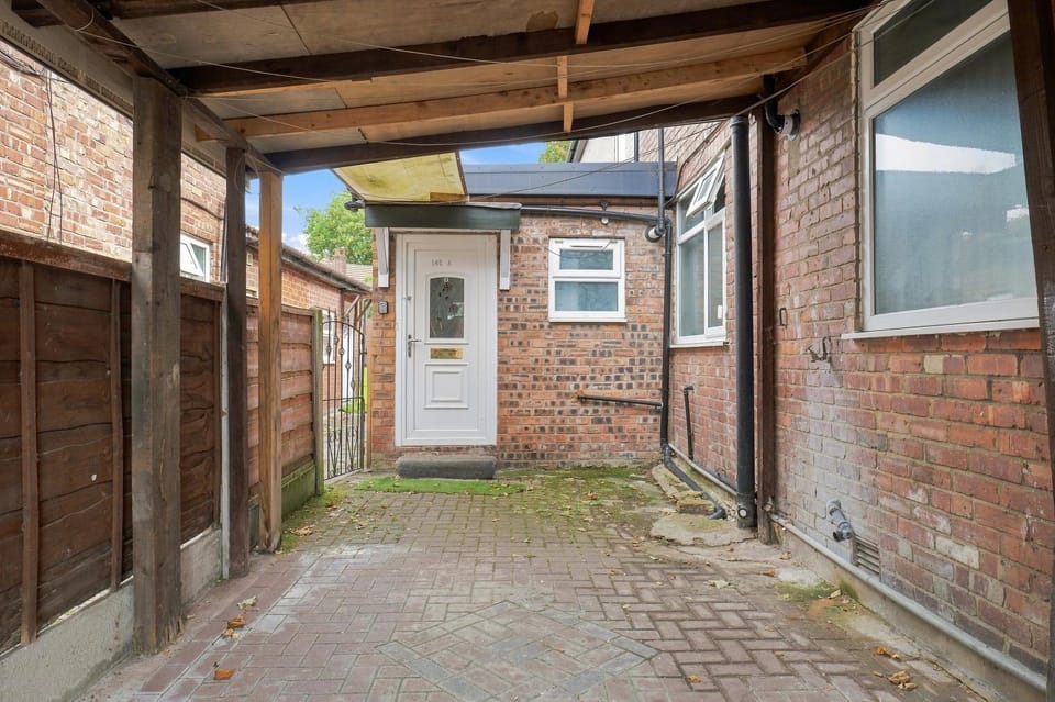 Property building, Day, Neighbourhood, Street view