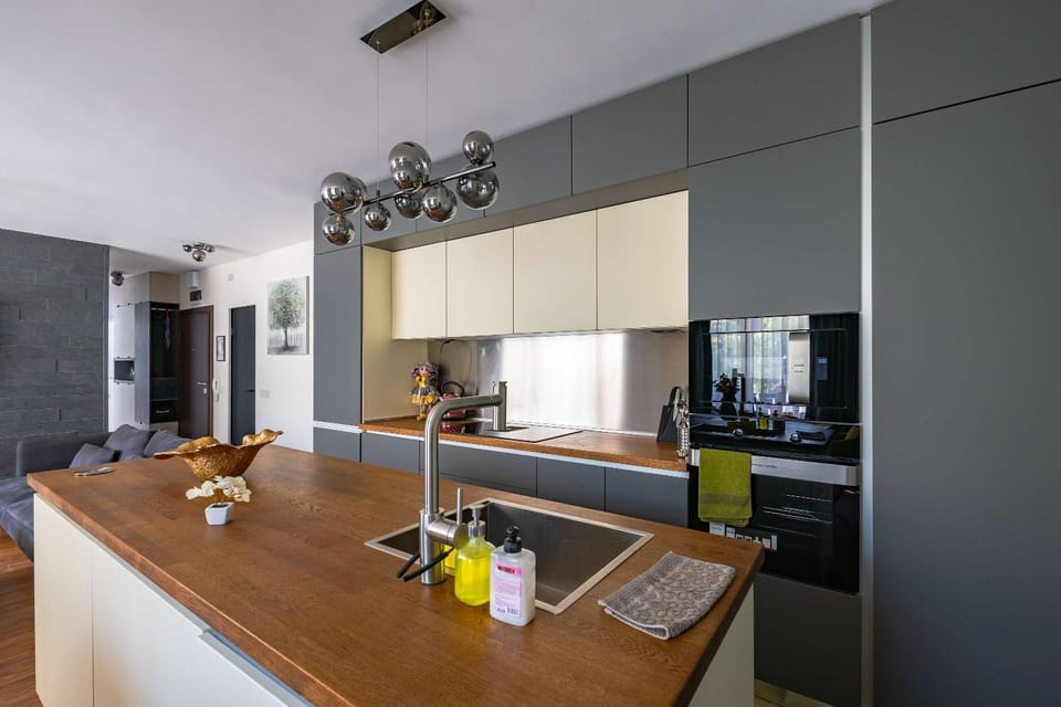 Kitchen or kitchenette, Dining area, microwave, oven, stove