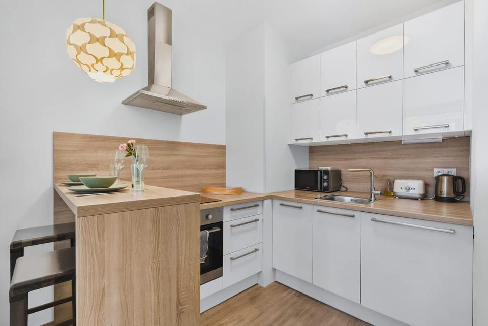 Coffee/tea facilities, Kitchen or kitchenette, dishwasher, oven, stove