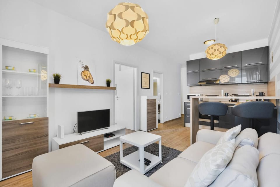 TV and multimedia, Kitchen or kitchenette, Living room, Seating area