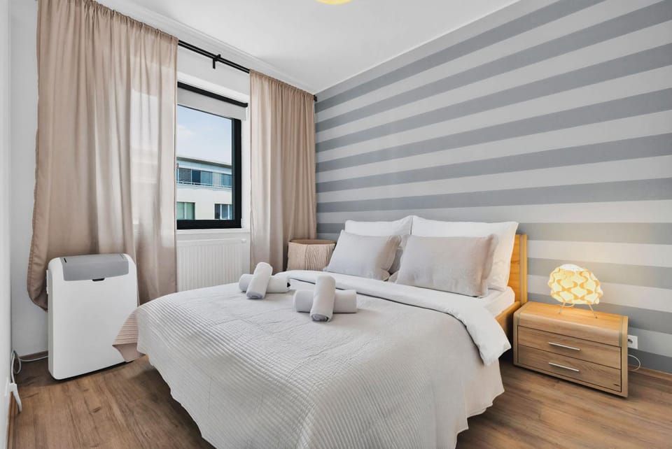Bed, Photo of the whole room, Bedroom, towels, air conditioner