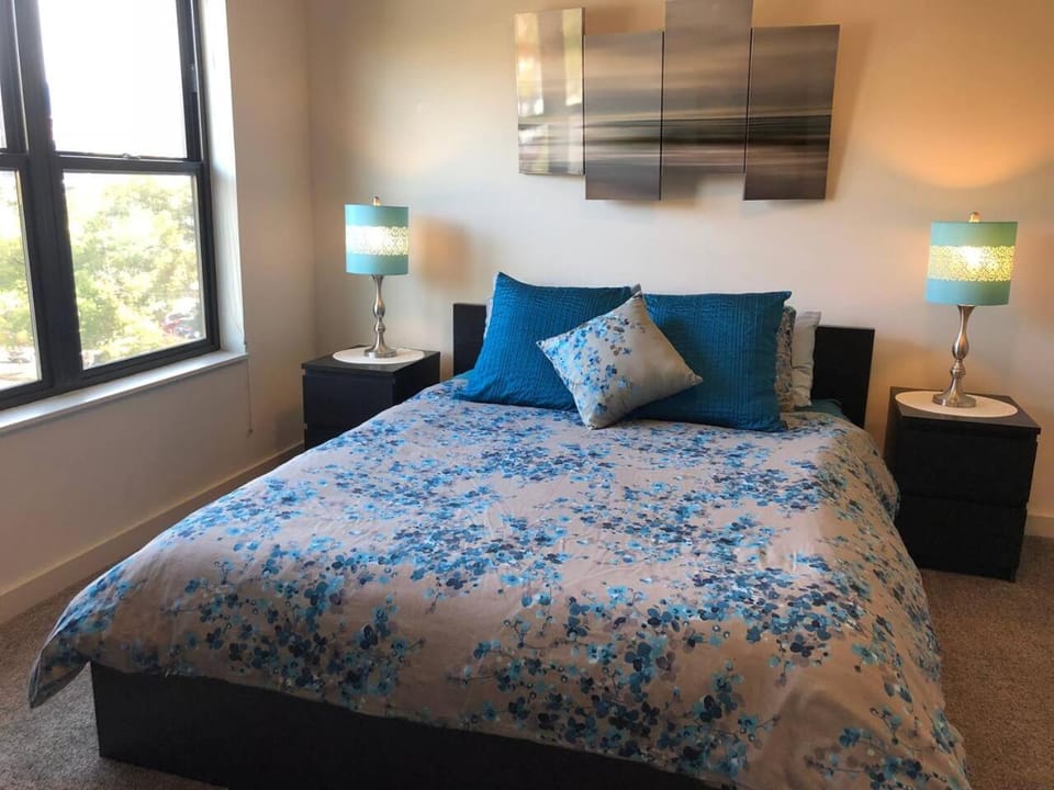 Modern Apt #402 - a Block from St. Pat's Hospital Apartment in Missoula