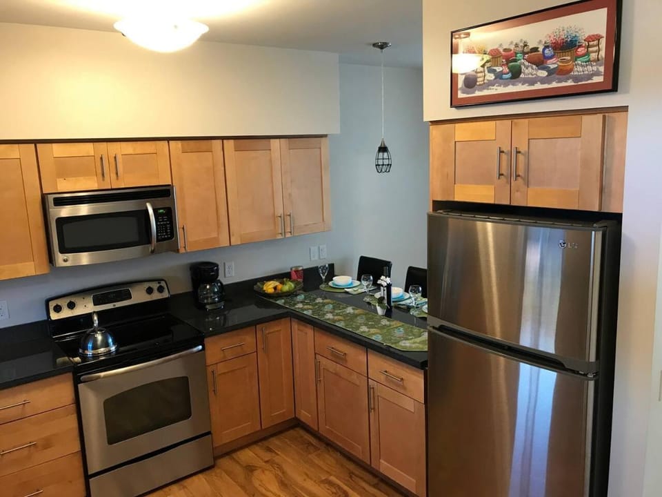 Modern Apt #402 - a Block from St. Pat's Hospital Apartment in Missoula