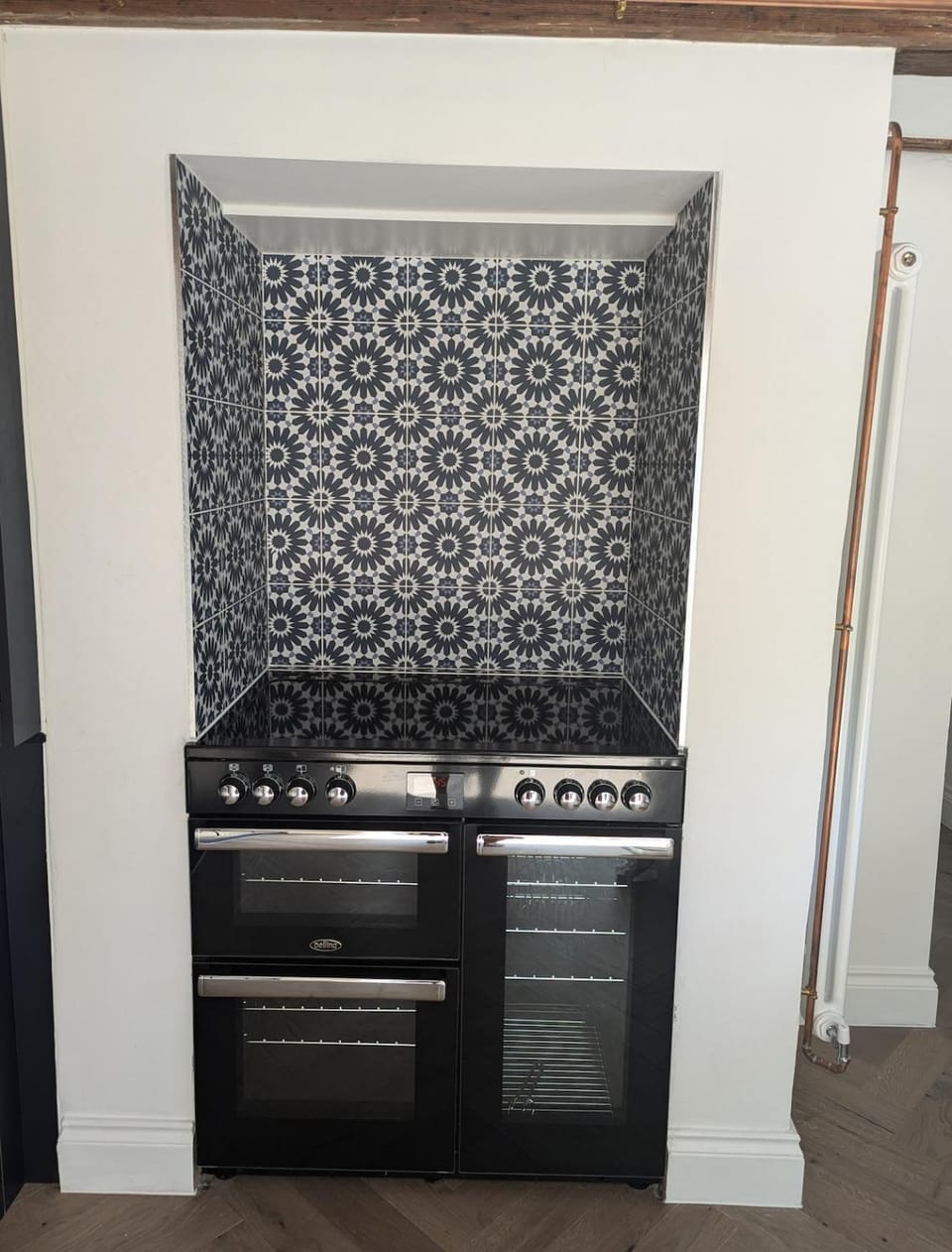 Kitchen or kitchenette, oven