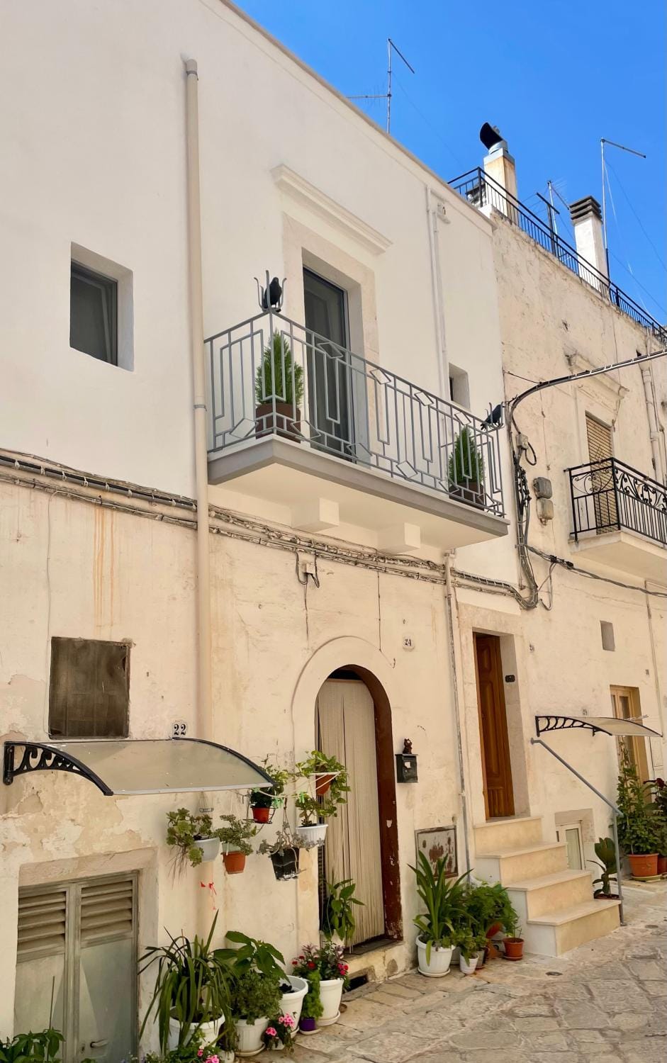 Property building, Day, Balcony/Terrace, Street view, Quiet street view