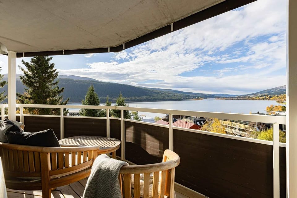 3BR Flat for 6 with Lake Views & Sauna Apartment in Sweden