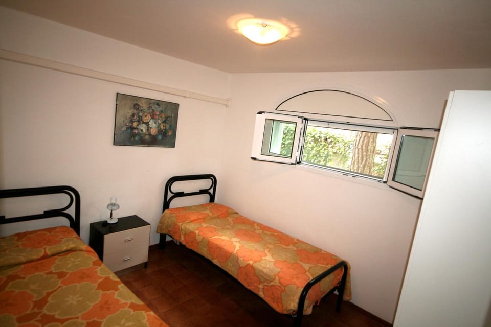 Day, Photo of the whole room