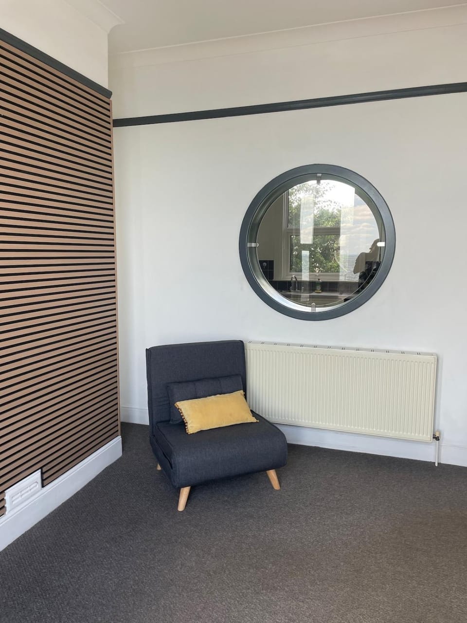 Seafront Apartment with Estuary Views Apartment in Southend-on-Sea