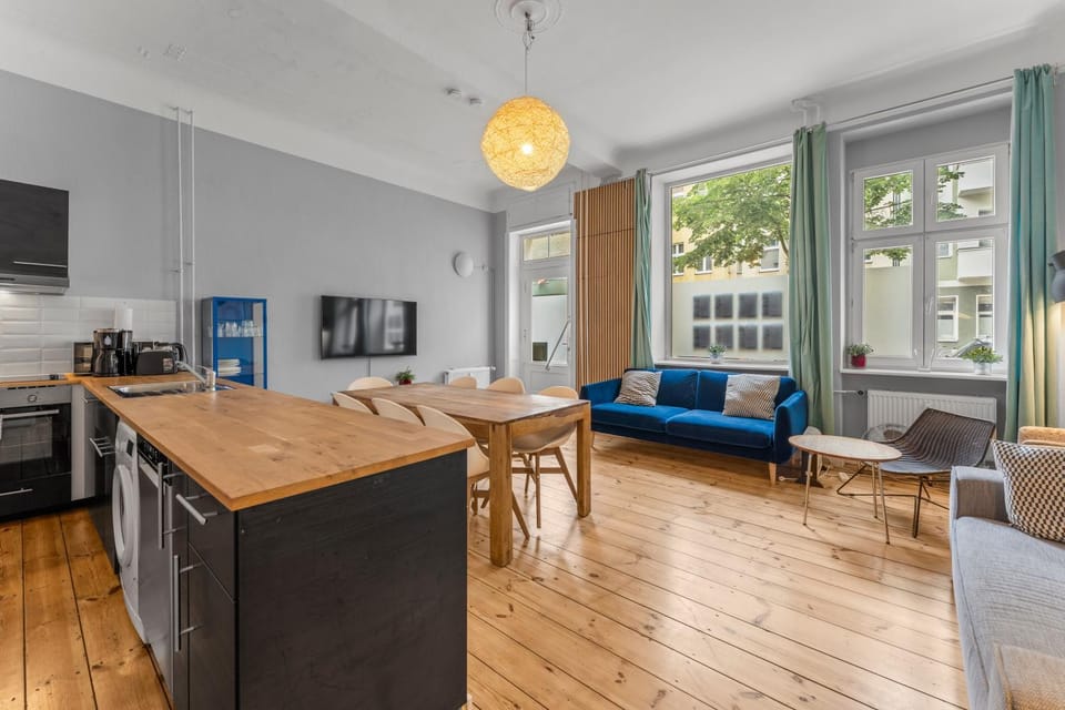 Kitchen or kitchenette, Living room, Seating area