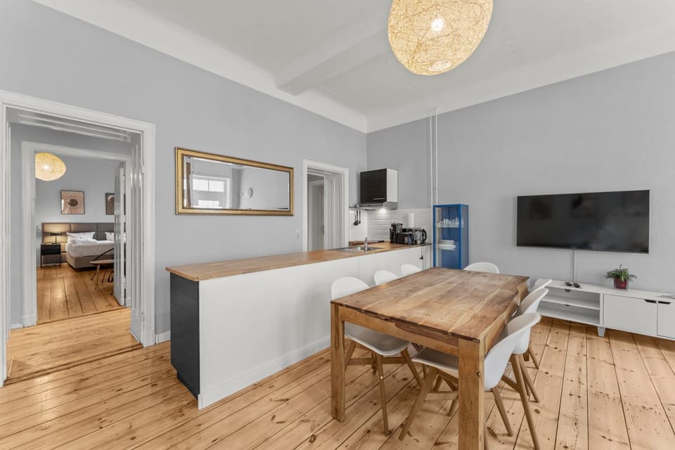 TV and multimedia, Kitchen or kitchenette, Dining area