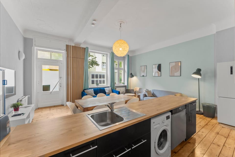 Kitchen or kitchenette, Seating area, Dining area, washing machine