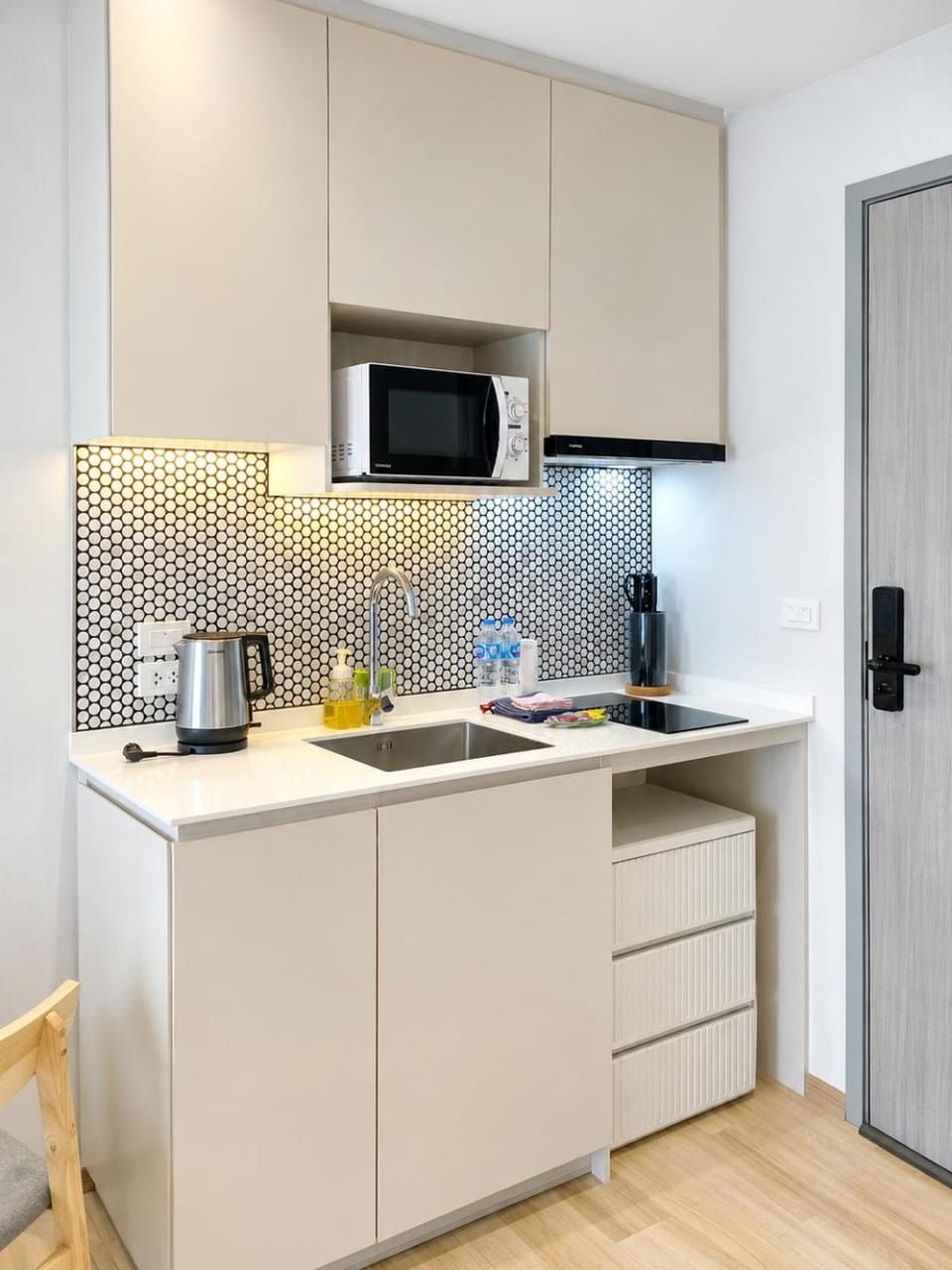 Coffee/tea facilities, Kitchen or kitchenette, stove, toaster