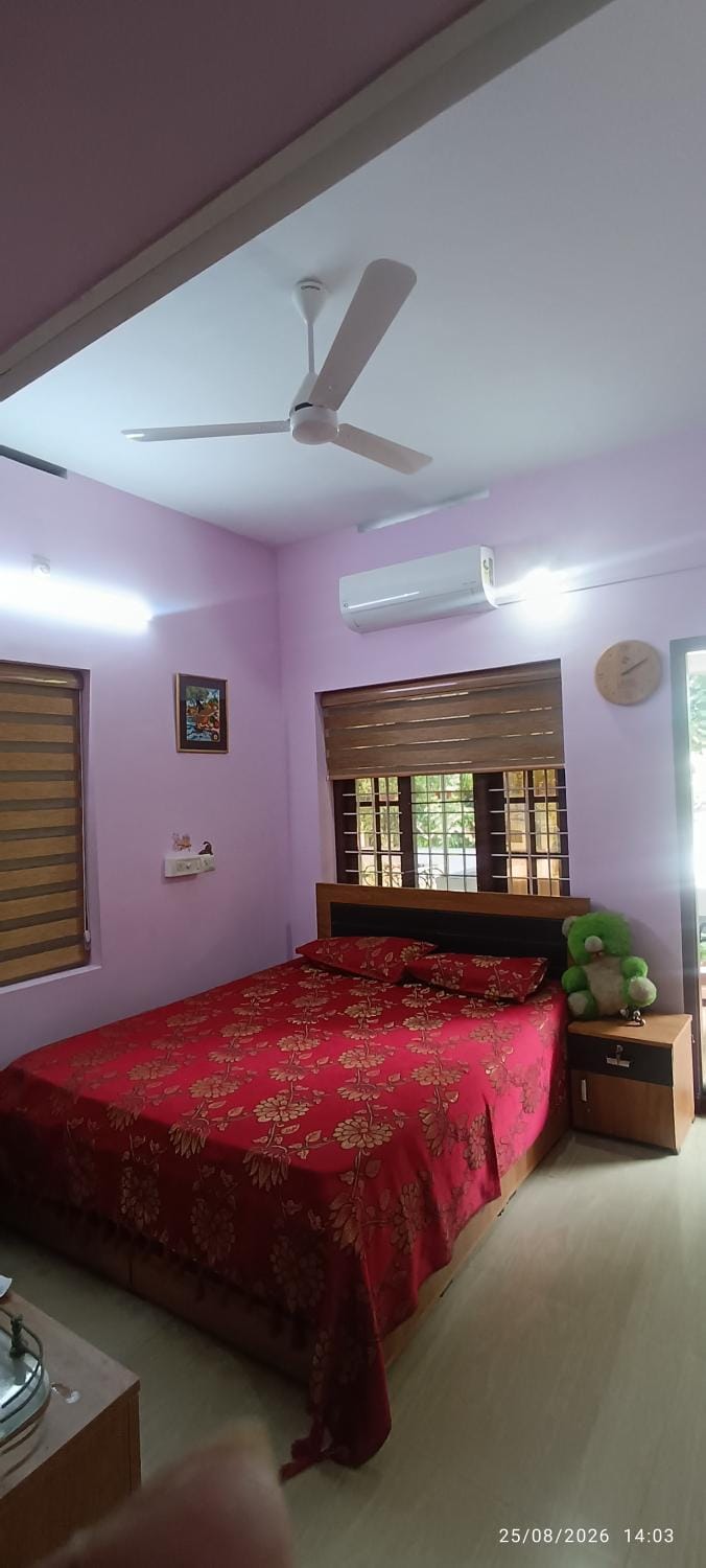 Bed, Photo of the whole room, Bedroom, air conditioner