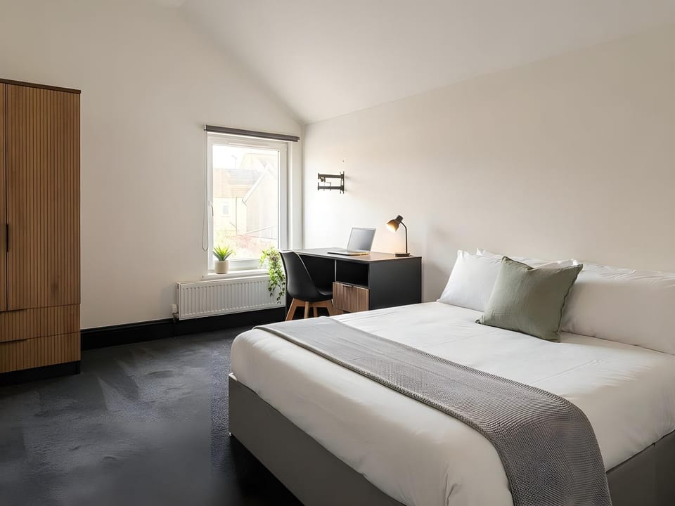 House Sleeps 6 with Patio House in Cardiff