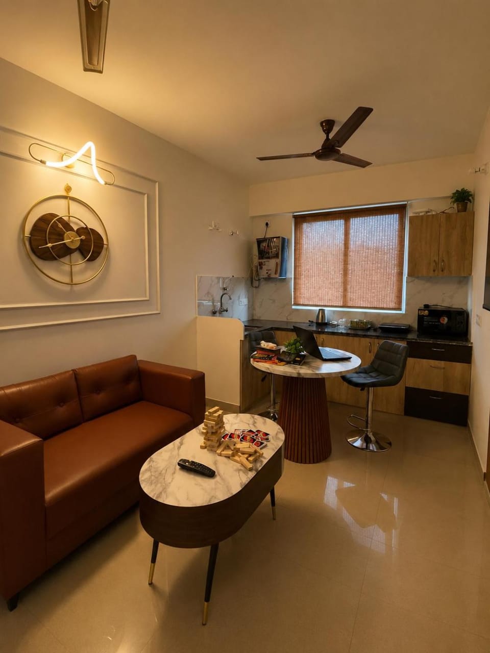 Kitchen or kitchenette, Living room, Seating area, Dining area