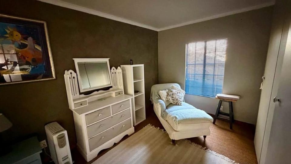 Seating area, Bedroom