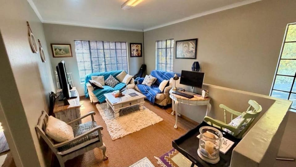 Communal lounge/ TV room, TV and multimedia, Living room, Seating area