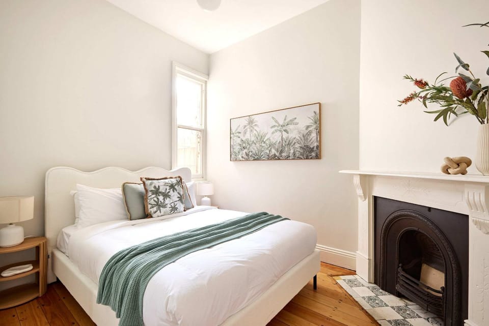 3BR Bondi Junction Walk to Westfield & Station House in Sydney