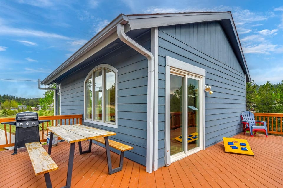 Blue Sky Retreat w/ 3rd-Floor Mtn Views, Starlink House in Bailey