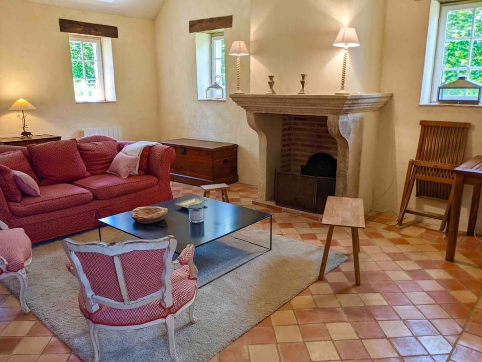 Country house enclosed garden, quiet, fireplace,6p House in Centre-Val de Loire