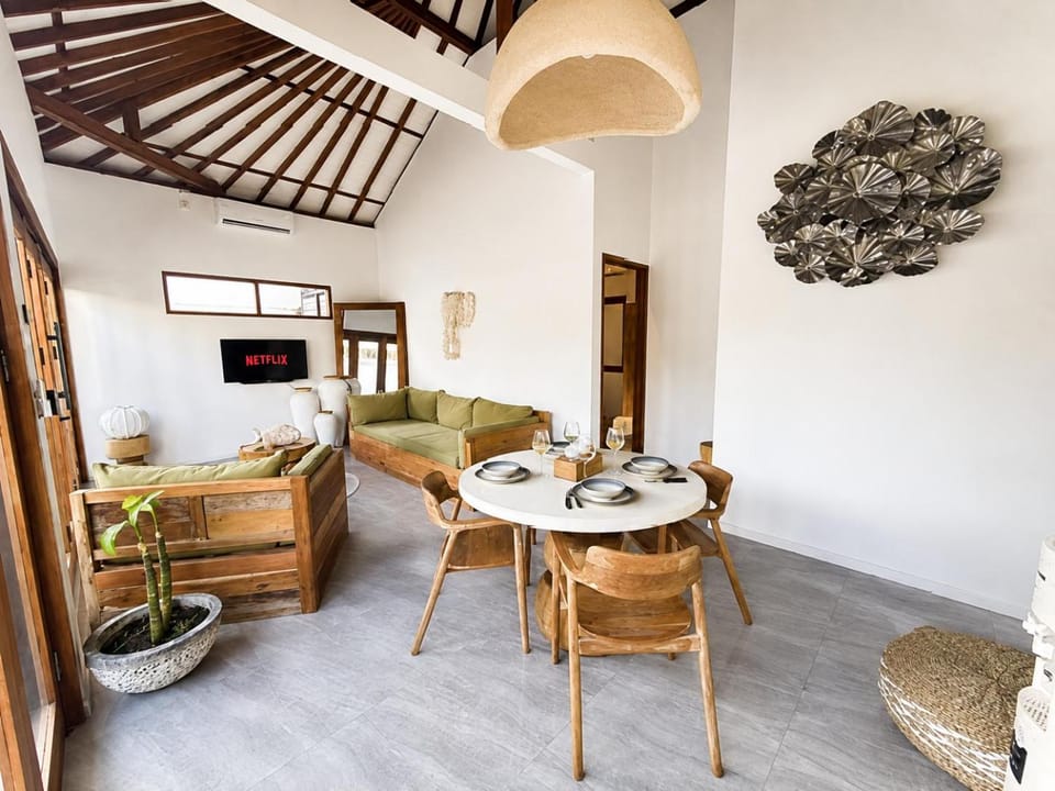TV and multimedia, Living room, Lounge or bar, Dining area