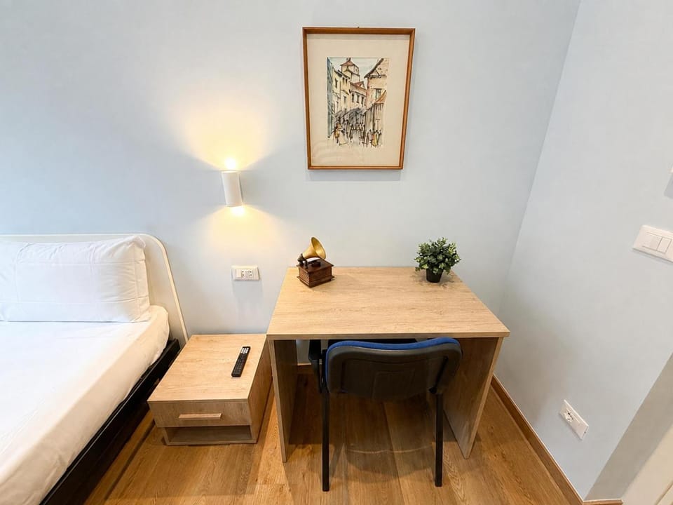 Portici - Room with private bathroom in the center Bed and Breakfast in Bologna