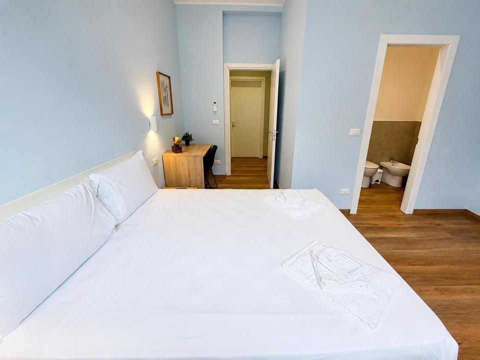 Portici - Room with private bathroom in the center Bed and Breakfast in Bologna