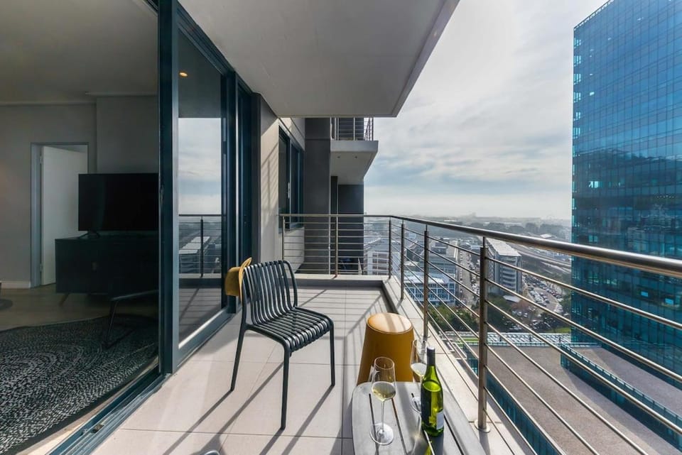 Stylish 2BR at 16 on Bree Pool and Harbour Views Apartment in Cape Town