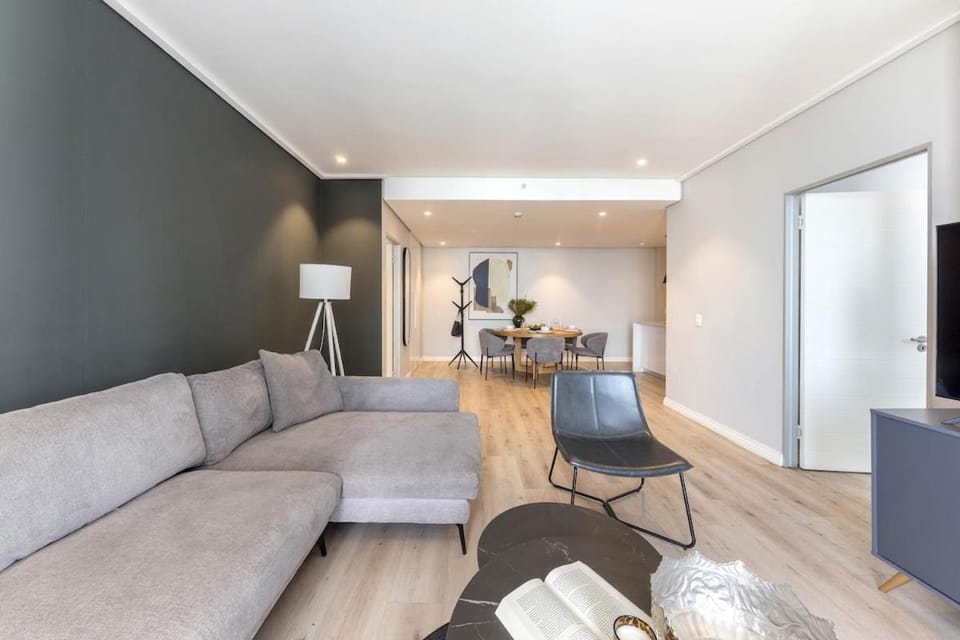 Stylish 2BR at 16 on Bree Pool and Harbour Views Apartment in Cape Town