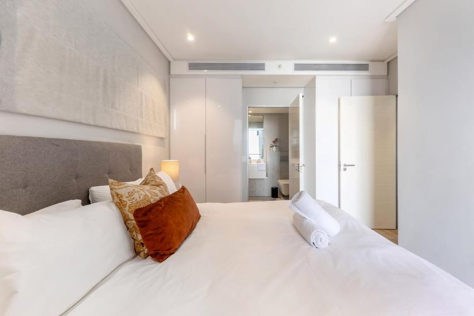 Stylish 2BR at 16 on Bree Pool and Harbour Views Apartment in Cape Town
