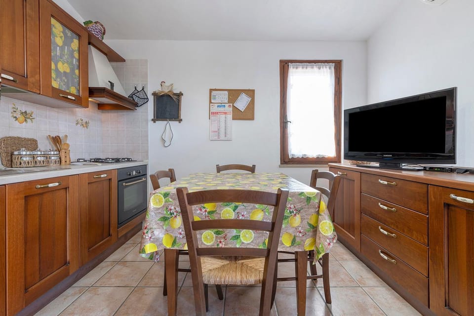 Property building, Kitchen or kitchenette, Living room