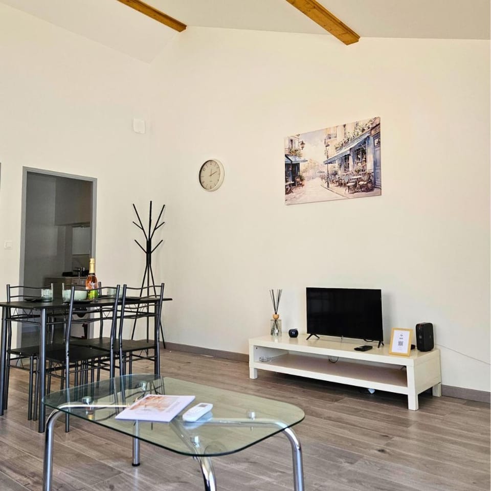 TV and multimedia, Living room, Dining area