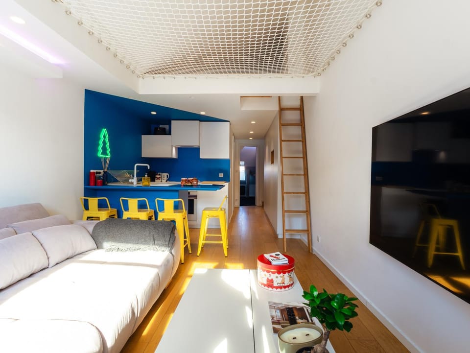 Communal lounge/ TV room, TV and multimedia, Kitchen or kitchenette, Living room, Seating area, Dining area