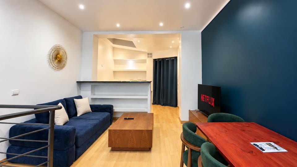 TV and multimedia, Living room, Seating area, Dining area