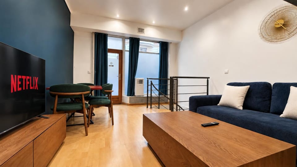 Communal lounge/ TV room, TV and multimedia, Living room, Seating area, Evening entertainment