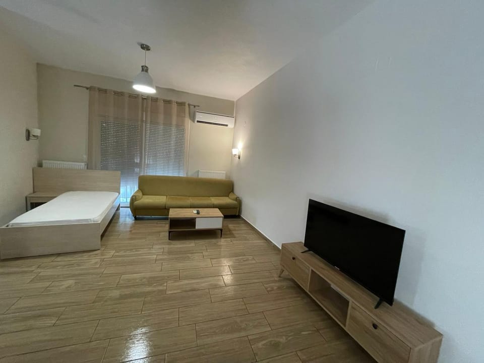 Bed, TV and multimedia, Living room, Seating area