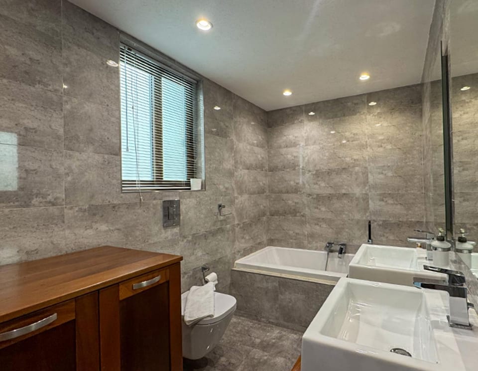 Shower, Toilet, Bathroom, Bath, towels