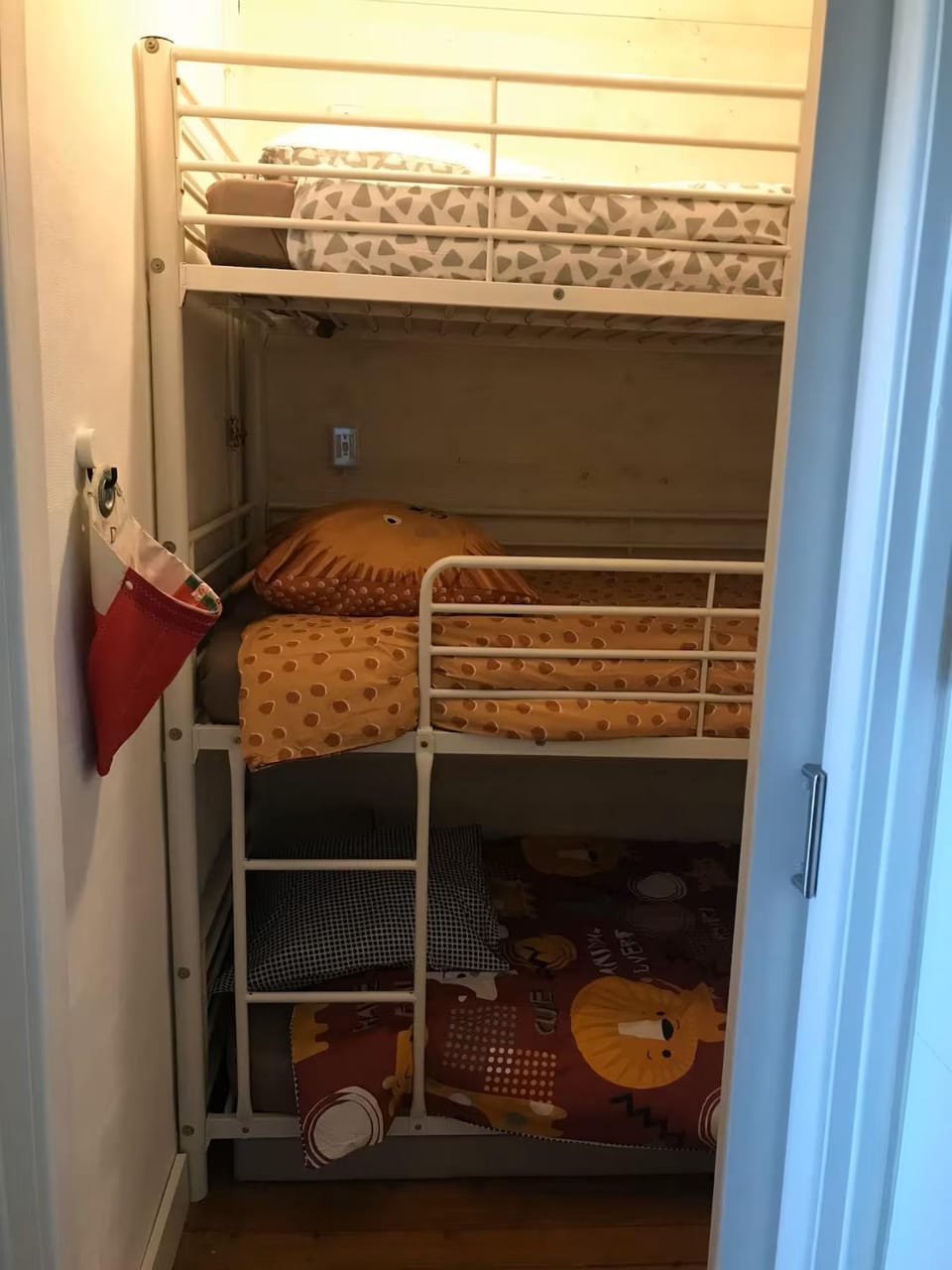 Bedroom, bunk bed