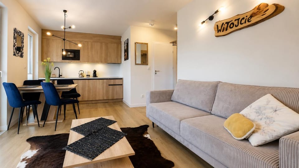 Kitchen or kitchenette, Living room, Seating area, Dining area, stove