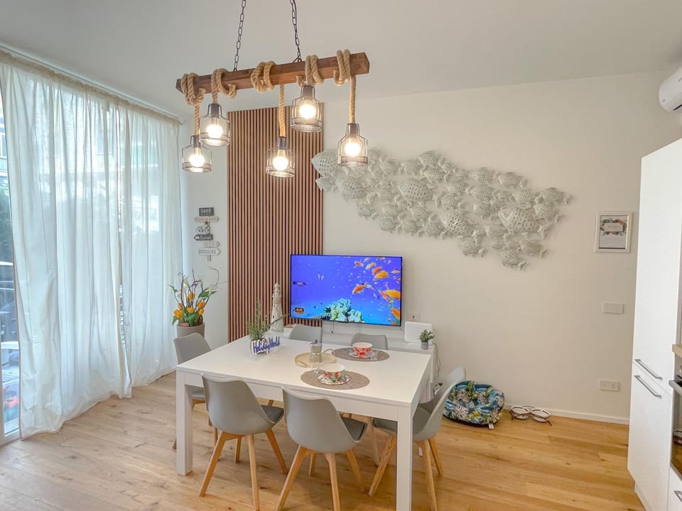 TV and multimedia, Dining area