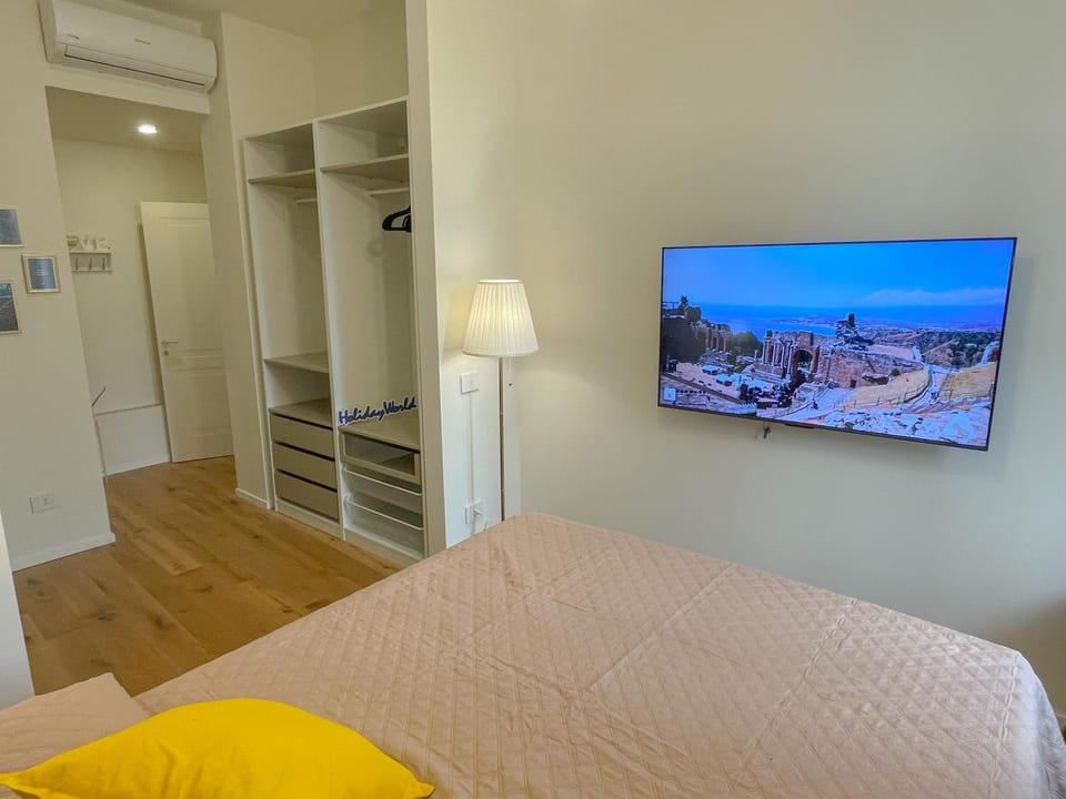TV and multimedia, Bedroom, wardrobe, air conditioner
