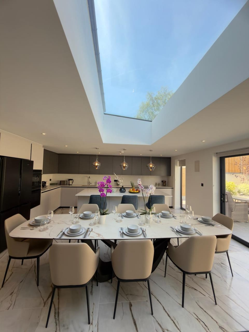 Seating area, Dining area