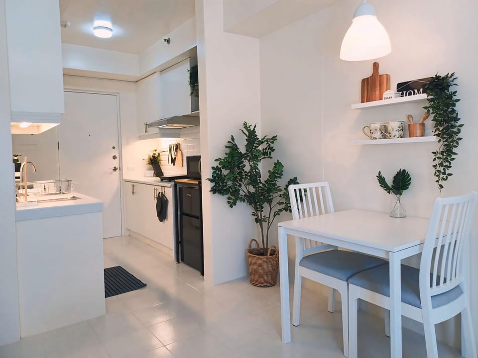 Dining area, kitchen