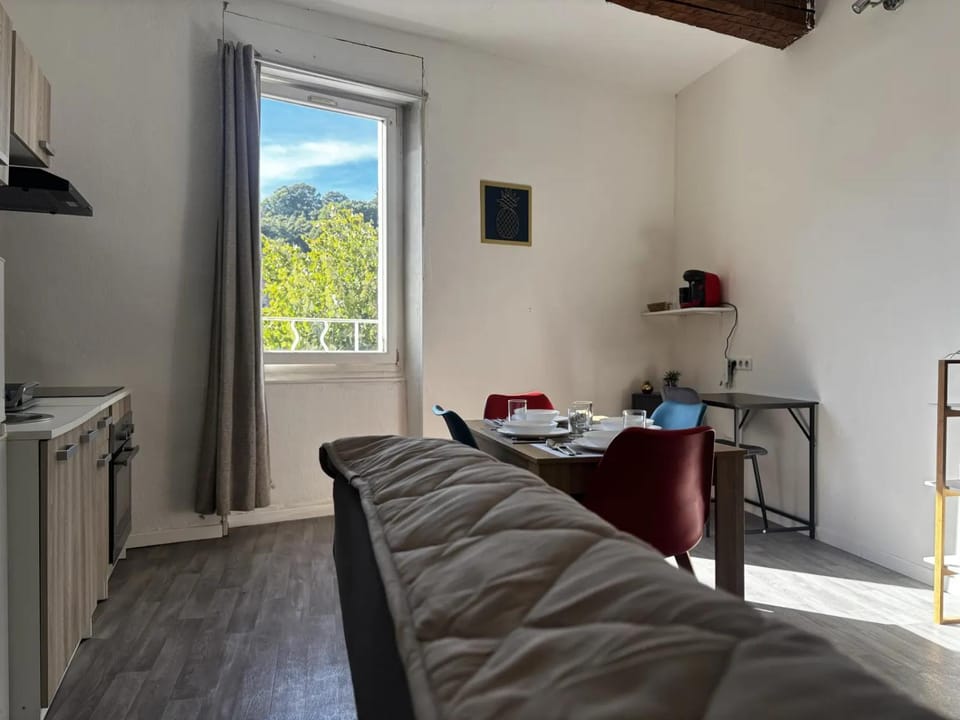 View (from property/room), Kitchen or kitchenette, Living room, Dining area, Mountain view