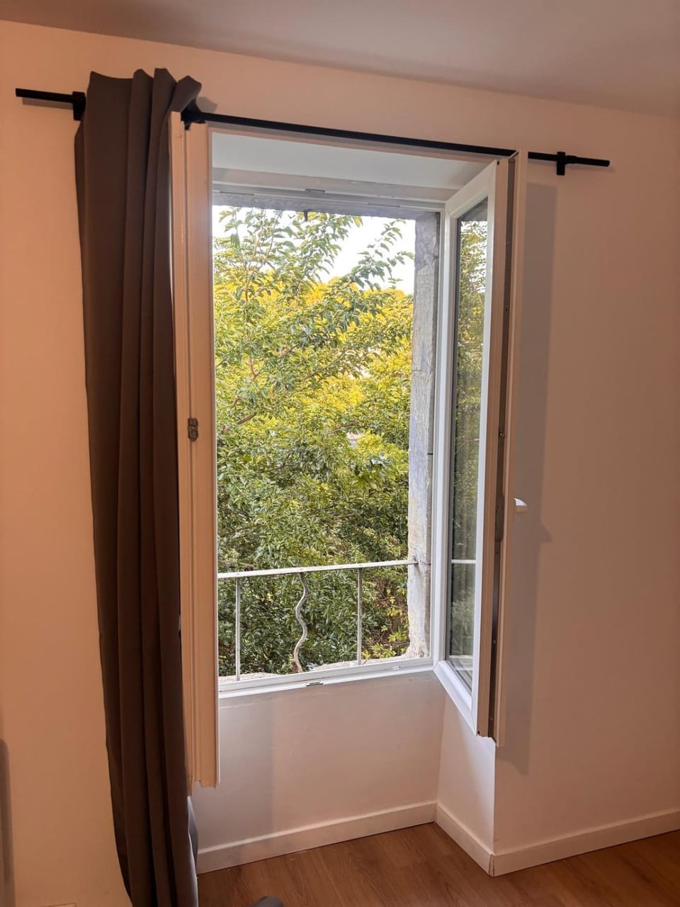 Bedroom Downtown Apartment with Parking and River View Apartment in Occitanie