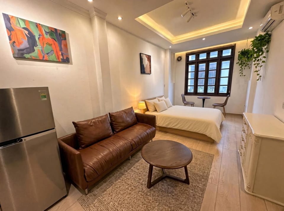 Bed, TV and multimedia, Kitchen or kitchenette, Living room, Photo of the whole room, Seating area, Bedroom, oven, wardrobe