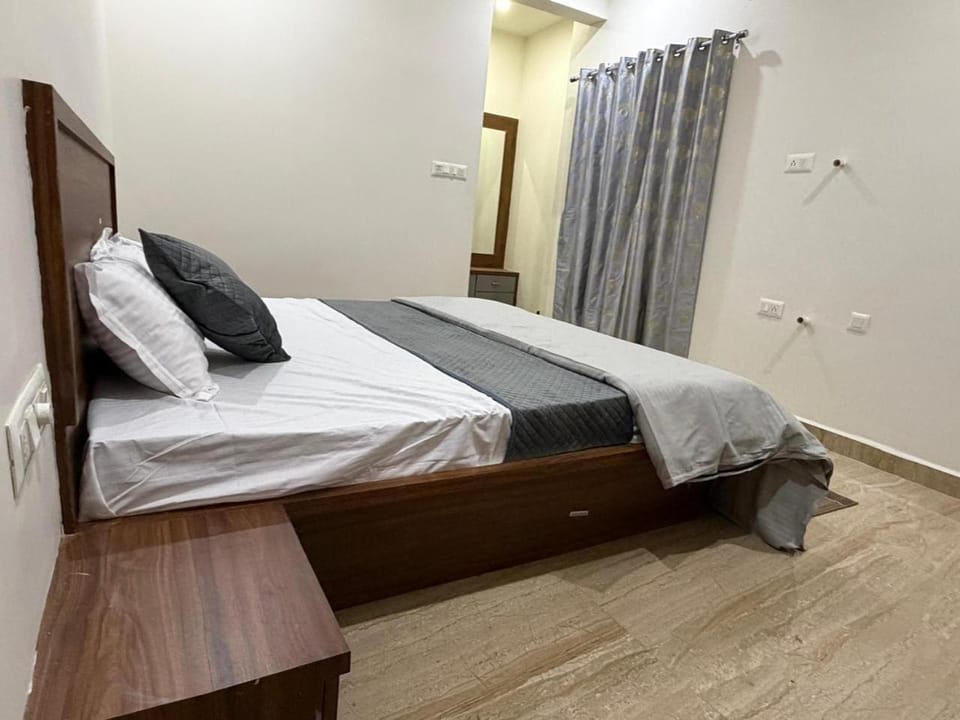 Residence 267 service apartment by LUXE Apartment in Mysuru
